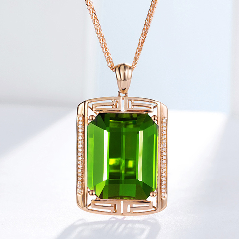 新品长方钻祖母绿仿绿碧玺吊坠 镀18k金镶嵌南非钻石回纹吊咀项链