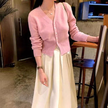 粉色珍珠扣小v领针织开衫女2024春季新款小众宽松韩版薄款毛衣