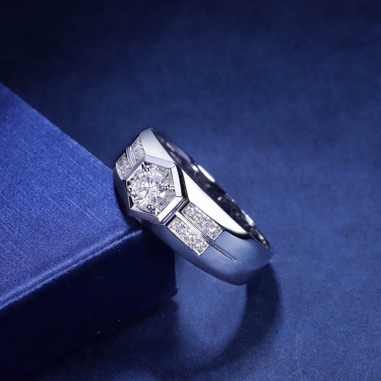 新款爆款男士铂金钻石戒指铂金镶嵌钻石男款戒指饰品流行配饰