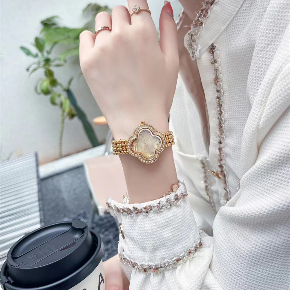 诗高迪手表四叶草镶钻钢带手链式花形小香风轻奢高档时尚女表直播