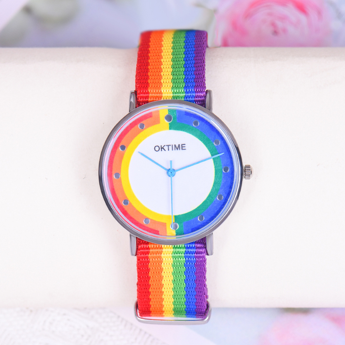 跨境热卖彩虹帆布表带石英手表女生时装腕表