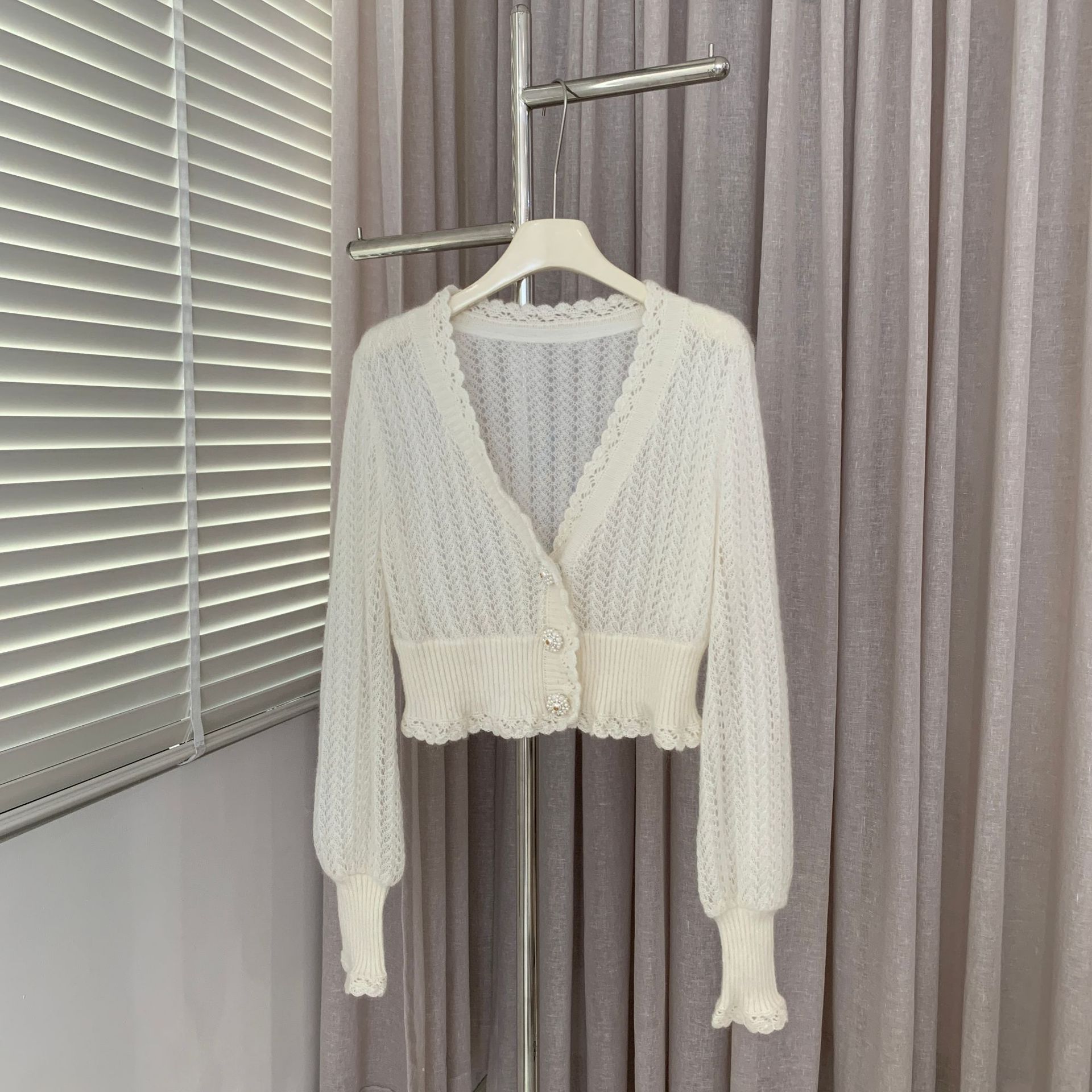 jr卓家～网纱马海毛花瓣镂空钩针针织开衫 v领慵懒收腰毛衣上衣女