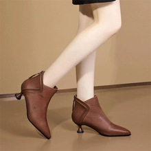 大码马丁靴女2023秋冬季新款欧美时尚尖头后拉链高跟短靴细跟女靴