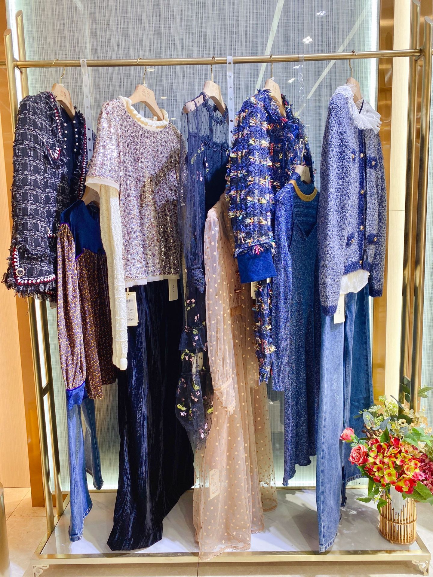 知恩gccg直播品牌折扣女装拿货外套连衣裙库存撤柜尾货21流量货源