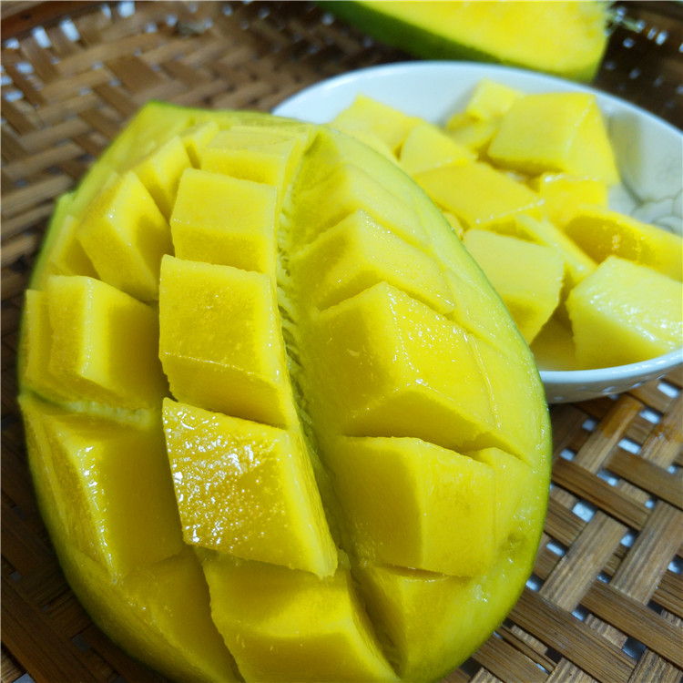 泰国生芒果甜芒云南版纳小青芒生吃脆甜熟吃清甜新鲜水果斤包邮