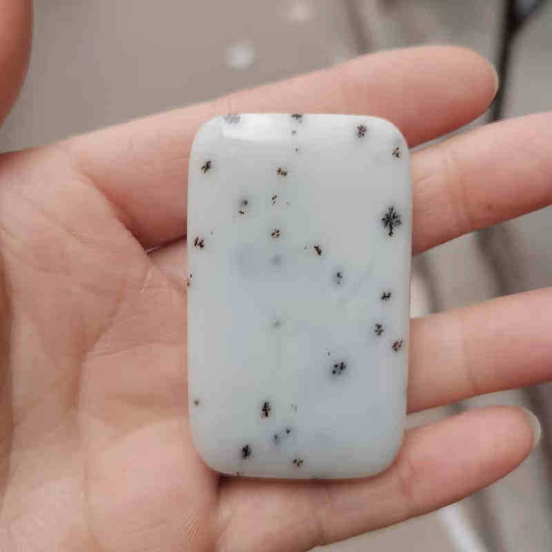 和田玉桂花糕料平安无事牌吊坠批发 精雕无事牌青花玉男女款玉器