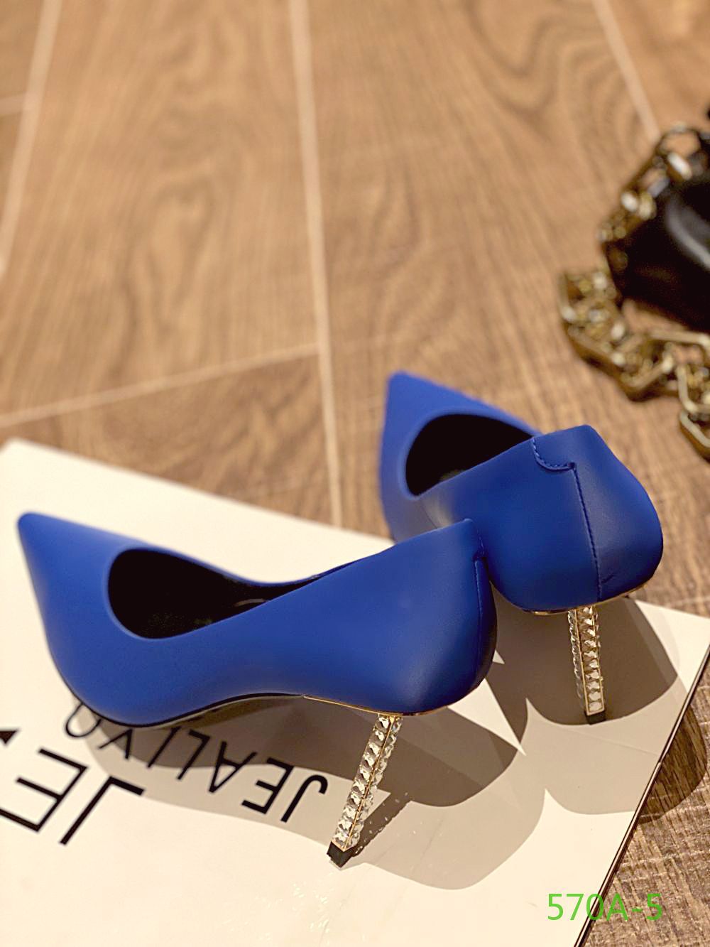 欧洲站女鞋22春夏蓝色胎牛皮尖头浅口时尚性感镶钻金属细高跟单鞋