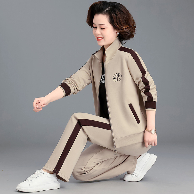 中年妈妈春装运动服套装女春秋季中老年洋气三件套高级感休闲外套