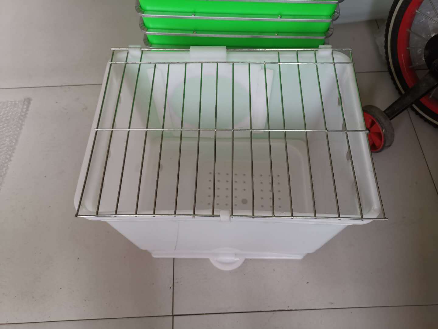 母兔产仔箱生育宠物耐用用品产仔箱外挂窝保暖繁殖塑料产房兔笼用