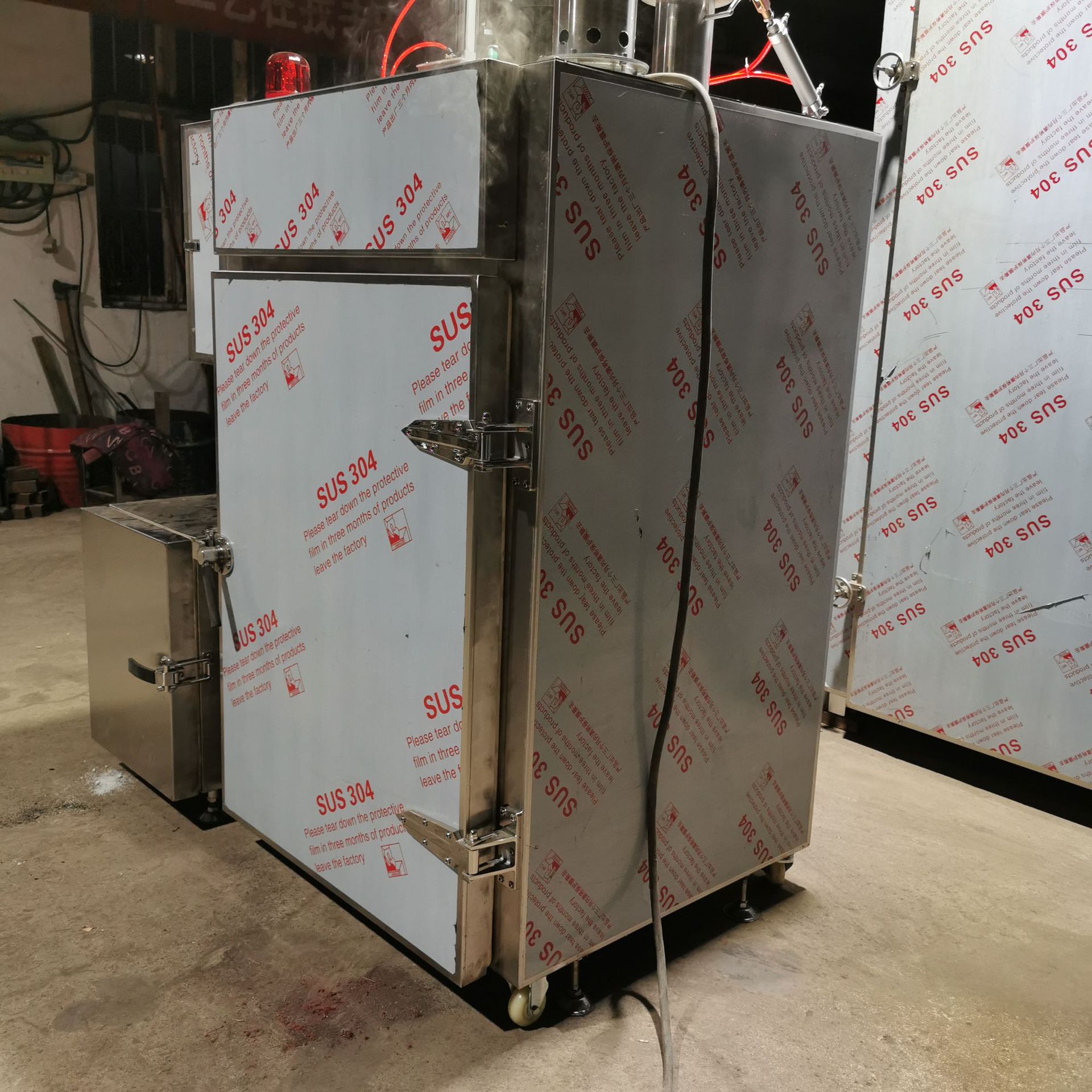 厂家供应商用大容量北京烤肉炉 熏烤炉小型烧肉腊肠腊肉烟熏机器