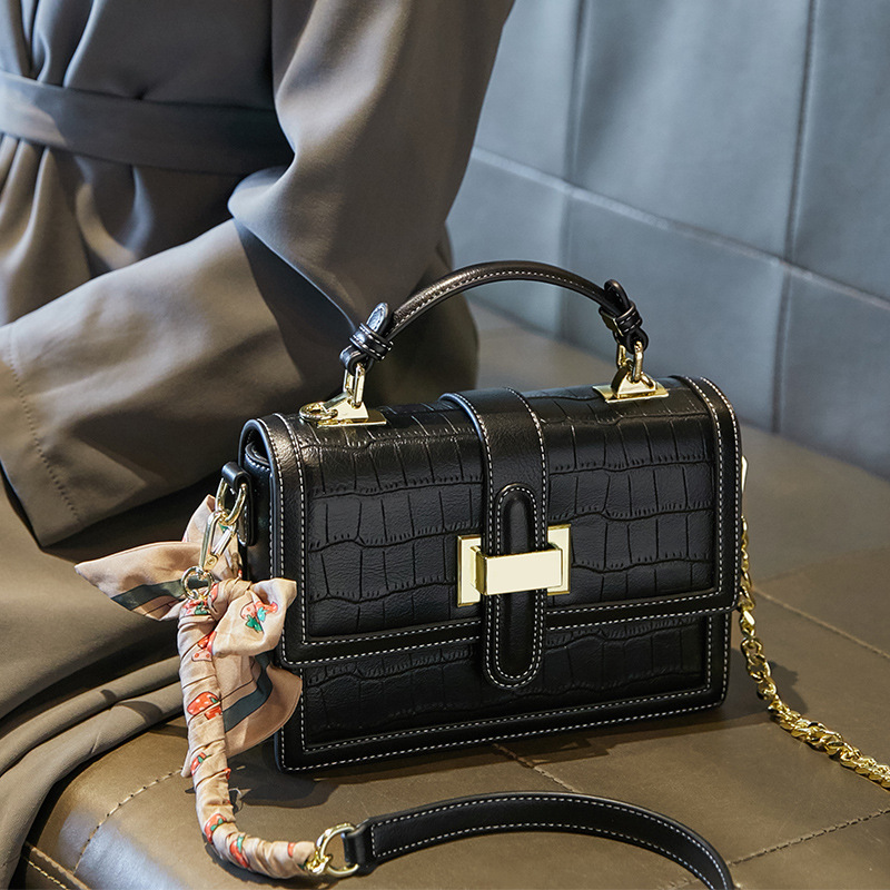 女生包包2021新款潮流小众设计感链条单肩手提斜跨小方包春夏季秋