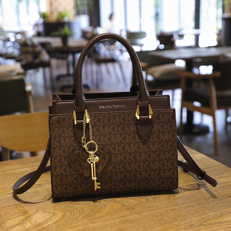 法国大牌女士包包2021新款奢侈品真皮斜挎女包时尚百搭妈妈手提包