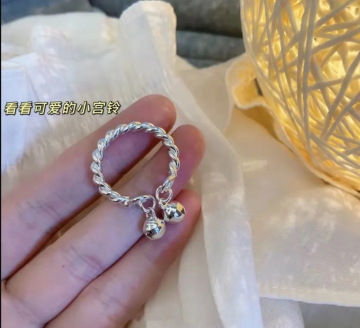 新款铃铛戒指女一步一响双宫铃麻花指环食指戒开口可调节闺蜜情侣