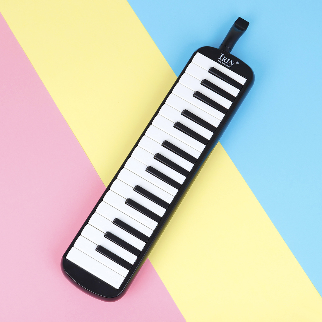 学生黑色口风琴