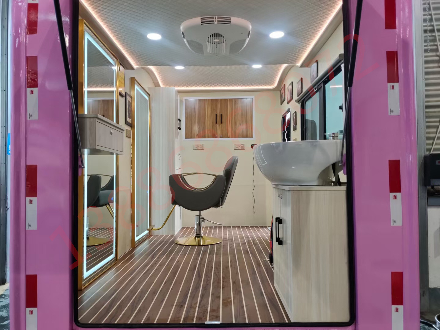 移动美发车 福田祥菱v1理发车 造型设计 美容美发 美甲 一车多用