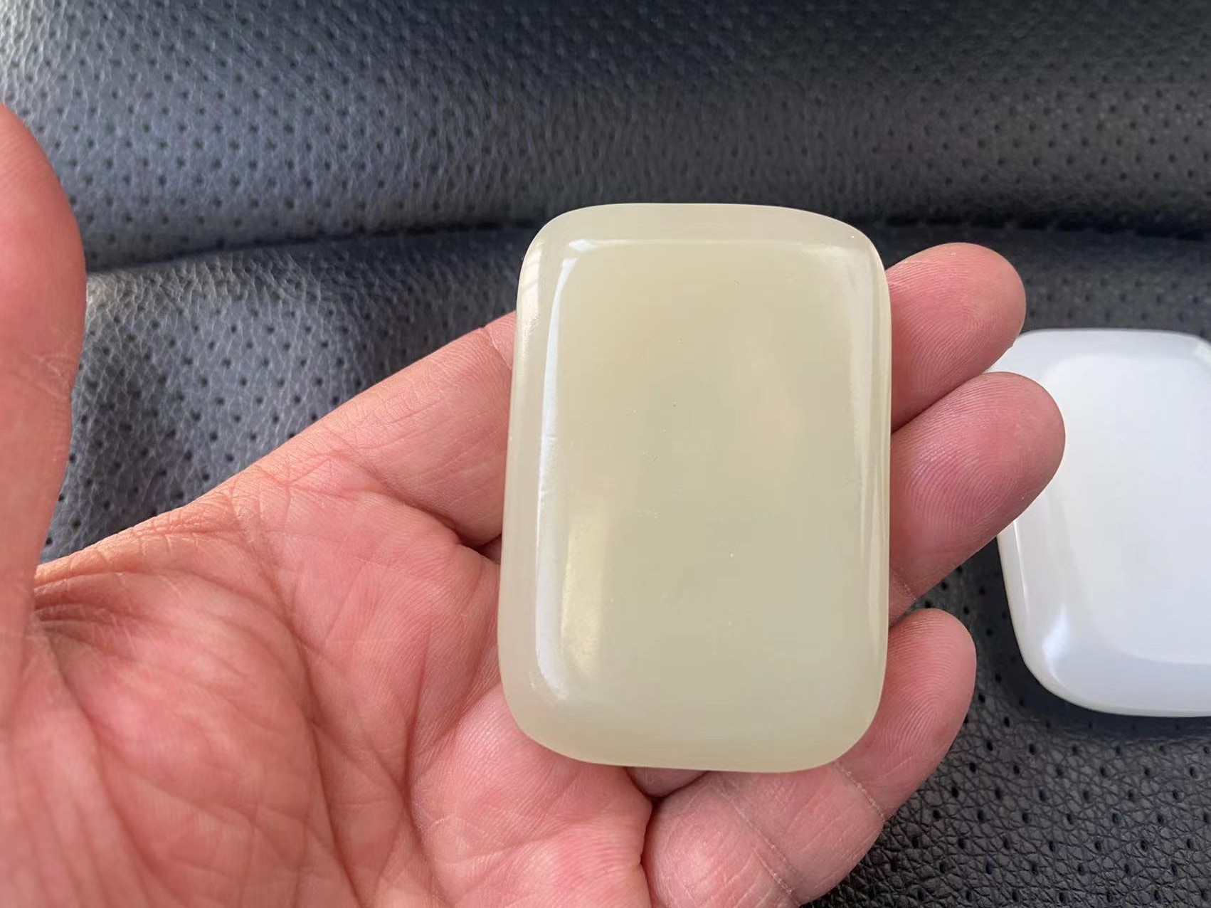 批发阿富汗玉面包牌男女款阿富汗青白玉平安无事牌项链白玉牌子