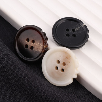 大衣风衣上衣西装裤子袖子齿边不规则树脂四眼男女士高档纽扣子