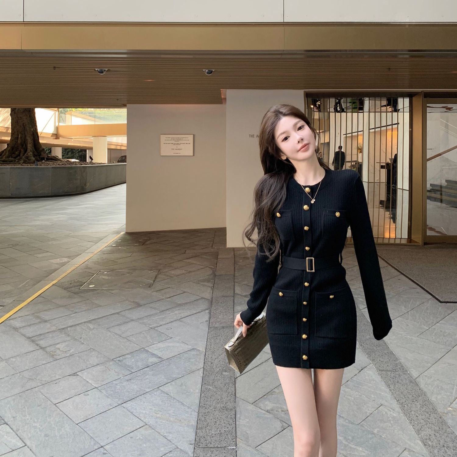 气质金扣腰带长袖圆领针织裙小众轻奢百搭修身毛衣遮肉口袋连衣裙