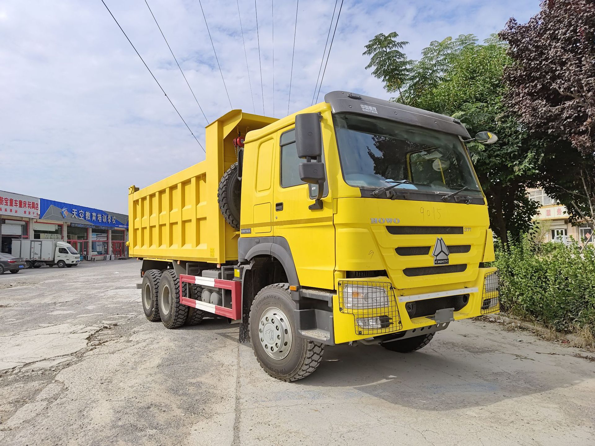 8米常规自卸车18953179829