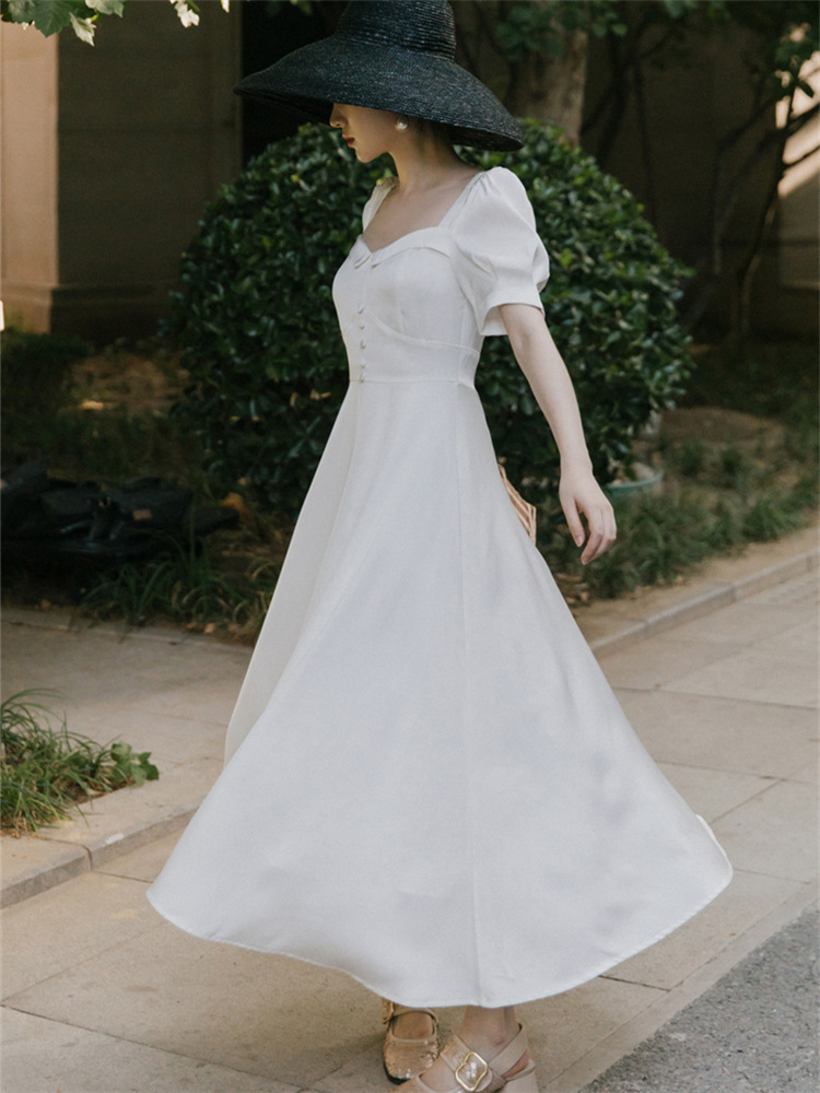 白色方领法式缎面长裙仙气质长款流行赫本风小白裙可甜可咸连衣裙