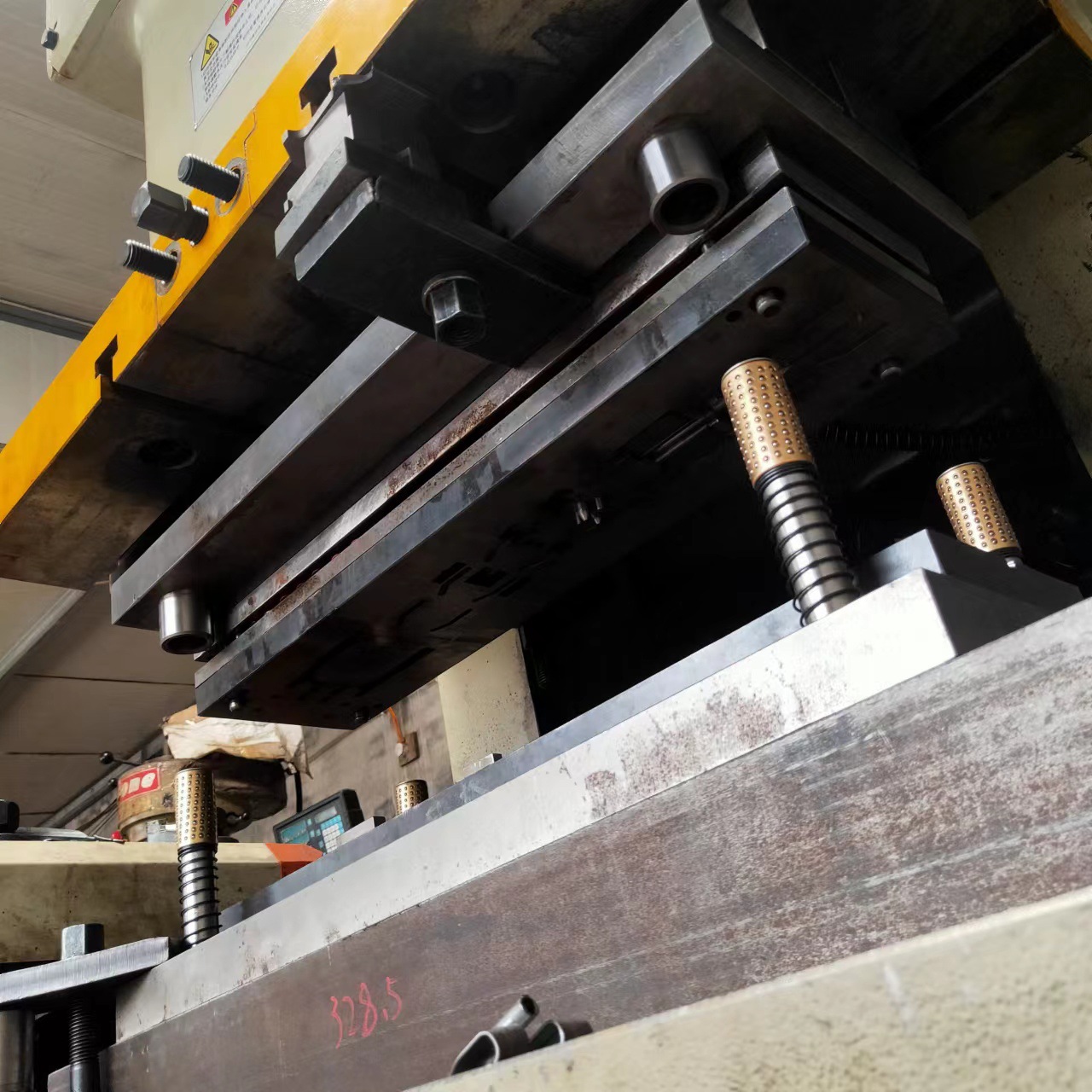 复合冷冲压模具