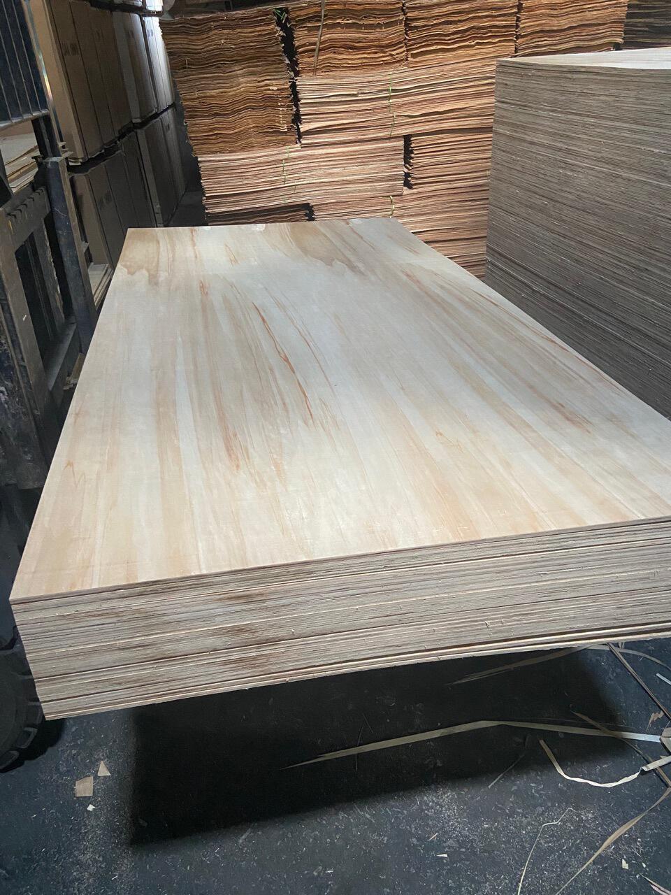 厂家直供pvc密度板 家具板材 贴面加工装饰板 板式pvc贴皮家具-报价