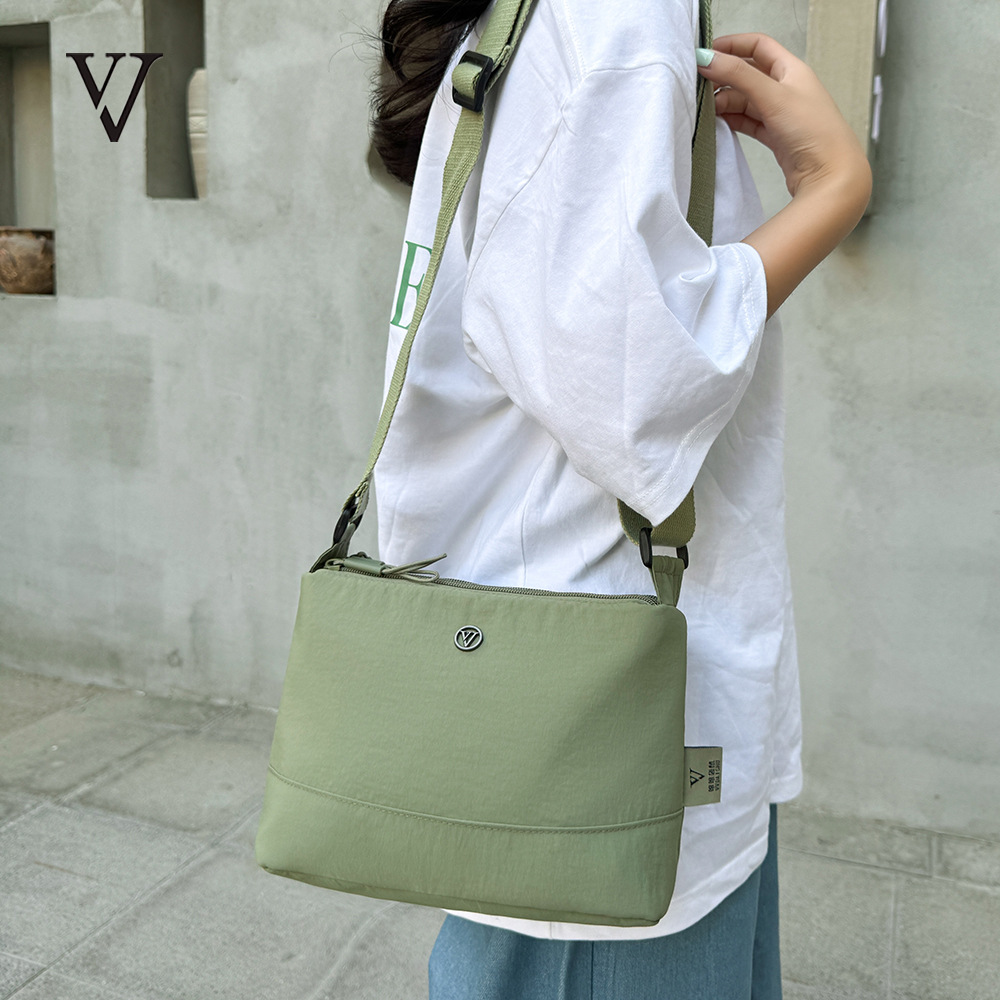 尼龙布斜挎包多层2024新款潮多功能休闲防水便携时尚单肩斜挎布包