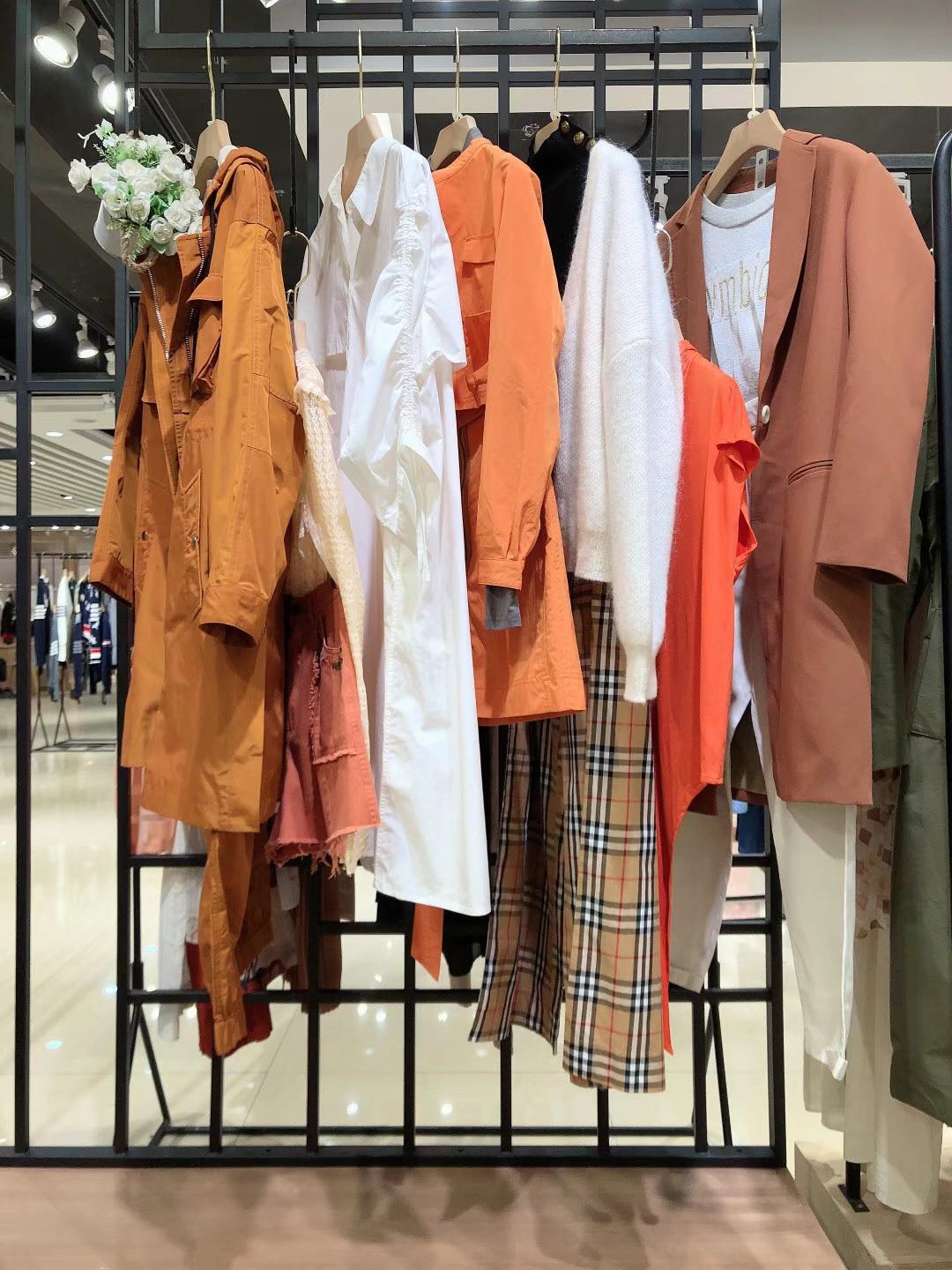 高端时尚休闲女装尾货未知未觉2022春女装品牌折扣店走份批发货源