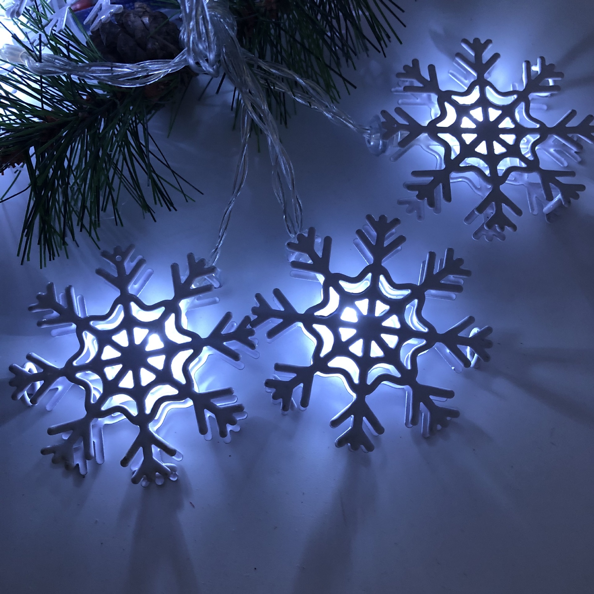 led电池盒圣诞白色雪花灯串圣诞树雪人挂件节日家居装饰品亚马逊