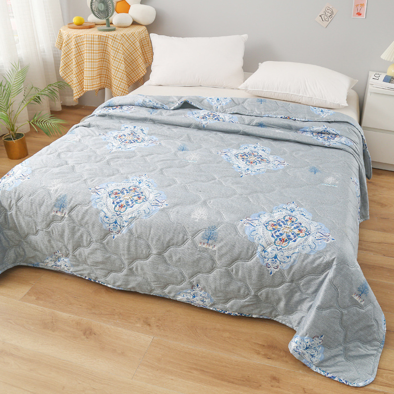 Diamond Velvet Skin-Friendly Velvet Summer Blanket Wholesale Machine Washable Airable Cover Movable Thin Quilt Single Double Summer Quilt Wholesale