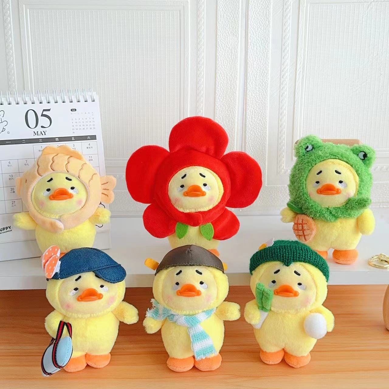 跨境毛绒玩具批发网红款可爱变装鸭子钥匙扣公仔玩偶小号抓机娃娃