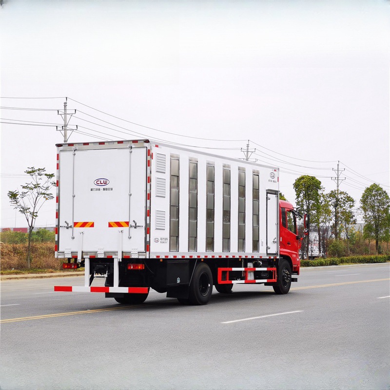 是一种厢式雏禽运输车,用于对厢体内温湿度要求及通风要求较高的活禽