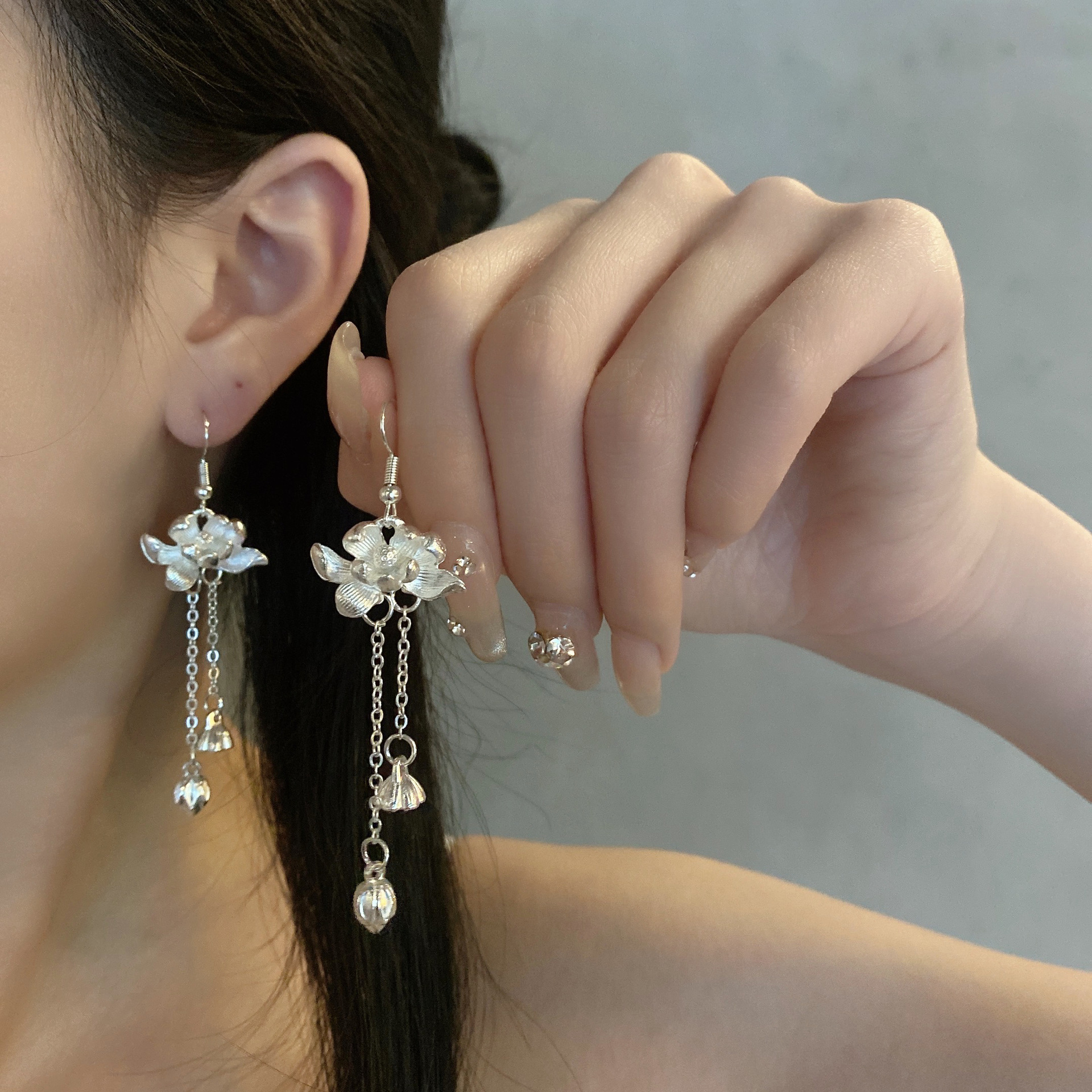 新中式莲花流苏耳环古风清冷高级感百搭耳饰时尚配汉服马面裙耳坠