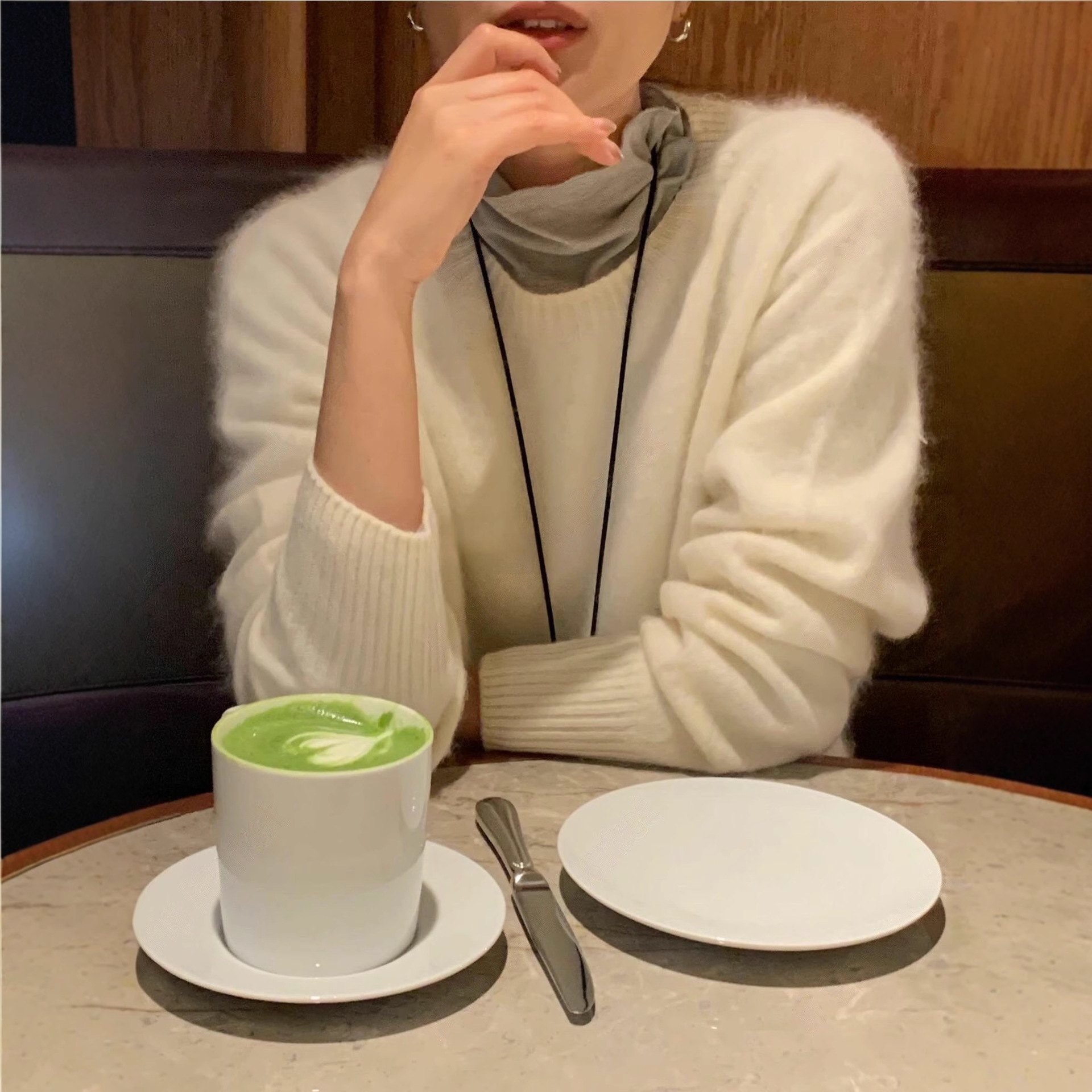 现/2025秋冬新款韩国东大门博主慵懒高级感圆领拉毛针织衫毛