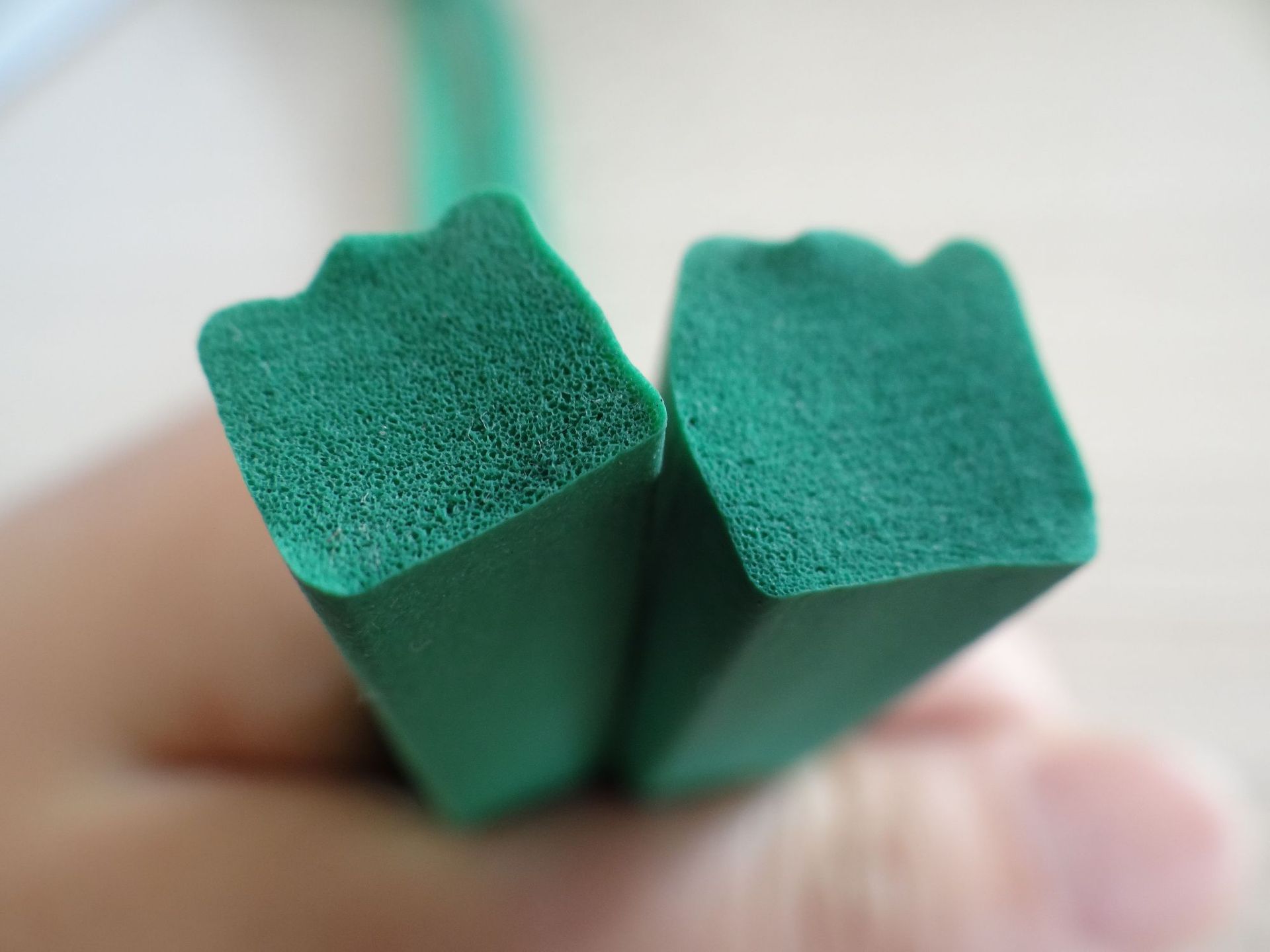 厂家直营 批量定做epdm三元乙丙海绵发泡密封条橡胶条