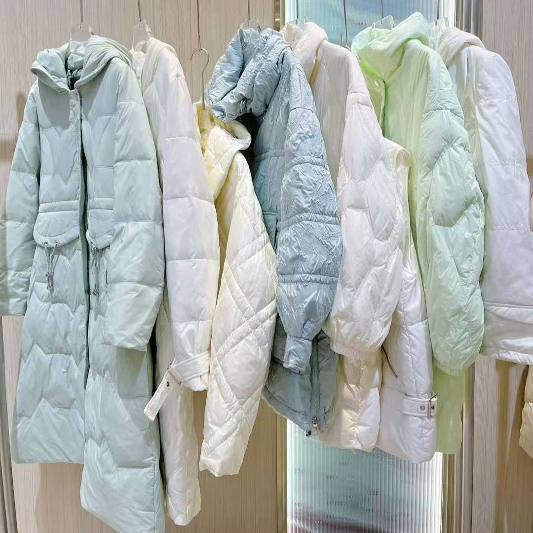 品牌反季羽绒服尾货特价断码清仓直播女装清货品牌折扣女装批发