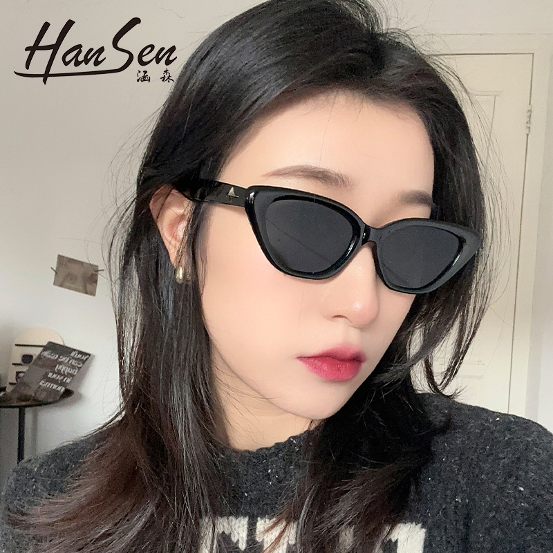 Retro Triangle Cat Eye Sunglasses for Small Face Women's High-Grade Ins Black Small Frame Sun Glasses Sun Protection Style Photo