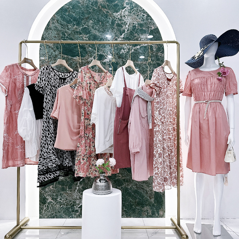 艺素国际品牌折扣女装甜美连衣裙批发实体店直播货源剪标吊带衣服