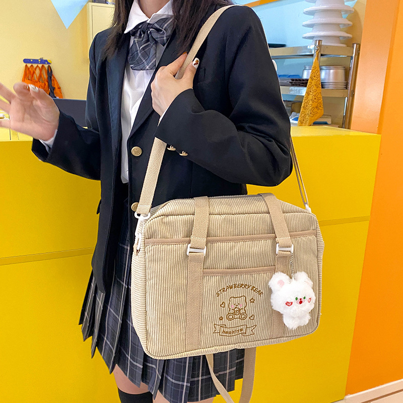 日系ins少女斜挎包秋冬新款灯芯绒小熊刺绣单肩包大容量jk制服包