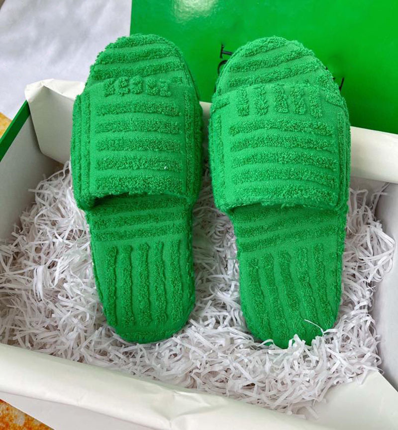 欧美跨境大码2021秋季新款绿色毛毛拖鞋女外穿平底厚底羊毛一字拖