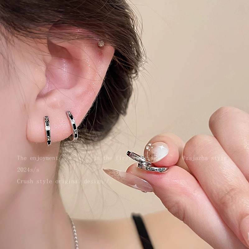 素圈耳圈女2024新款爆款双耳洞耳饰高级感小众设计耳扣-阿里巴巴