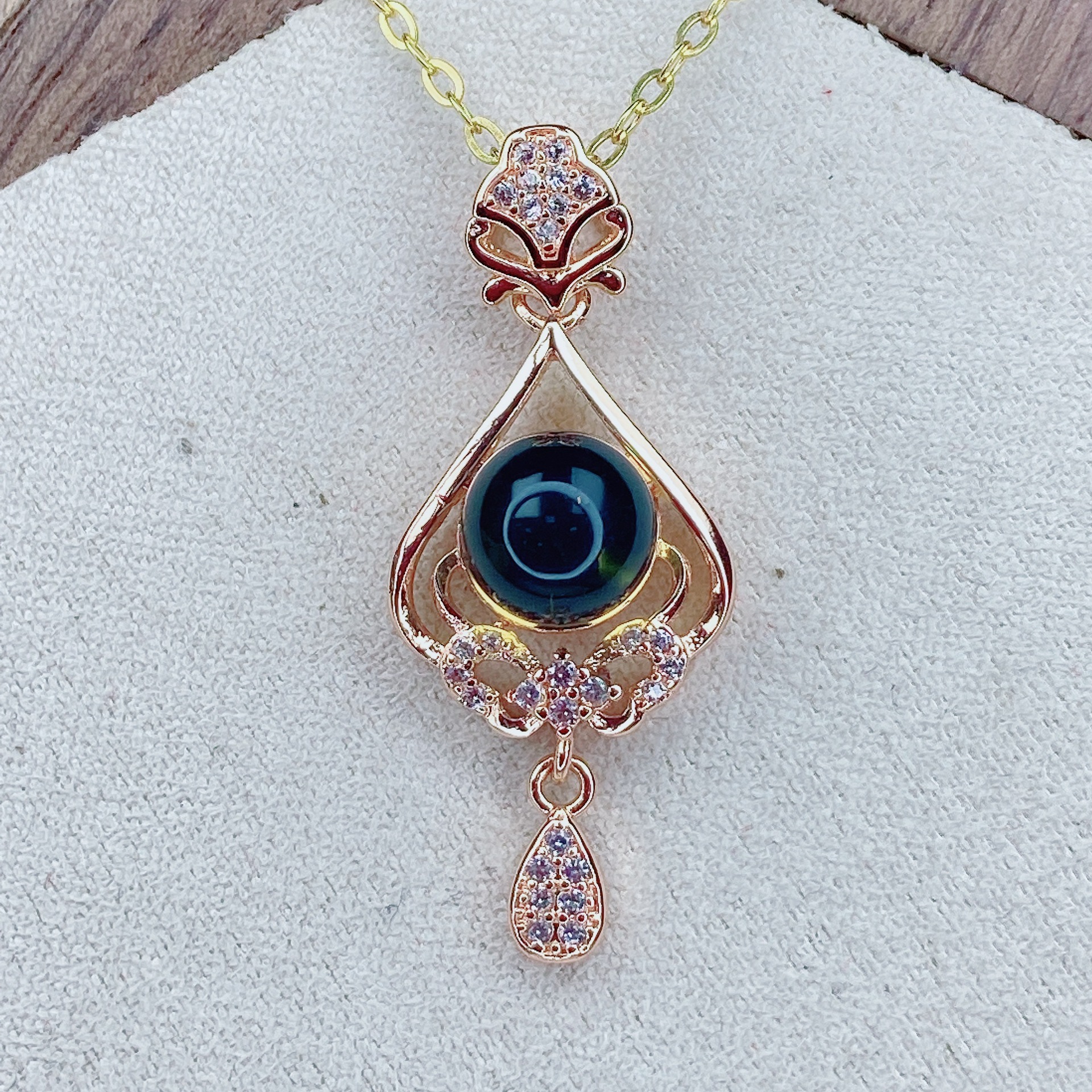 天然琥珀蓝珀精品时尚女款绿色吊坠项坠项链灵动镶嵌款一件代批发