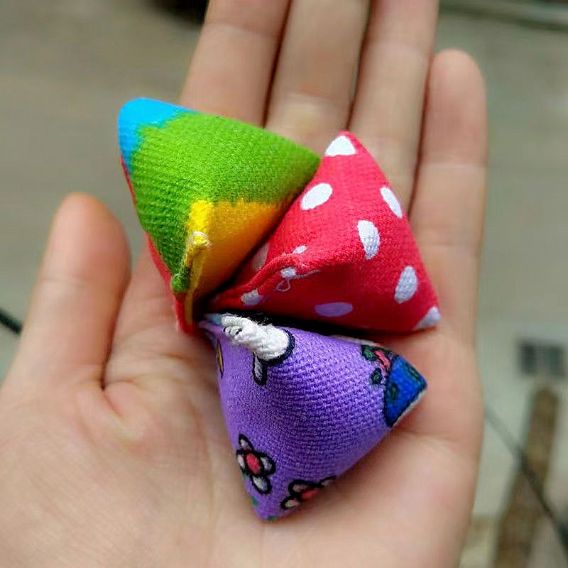 三角沙包批发儿童手抓小三角沙包幼儿园小学生抓丢沙包抛石子玩具