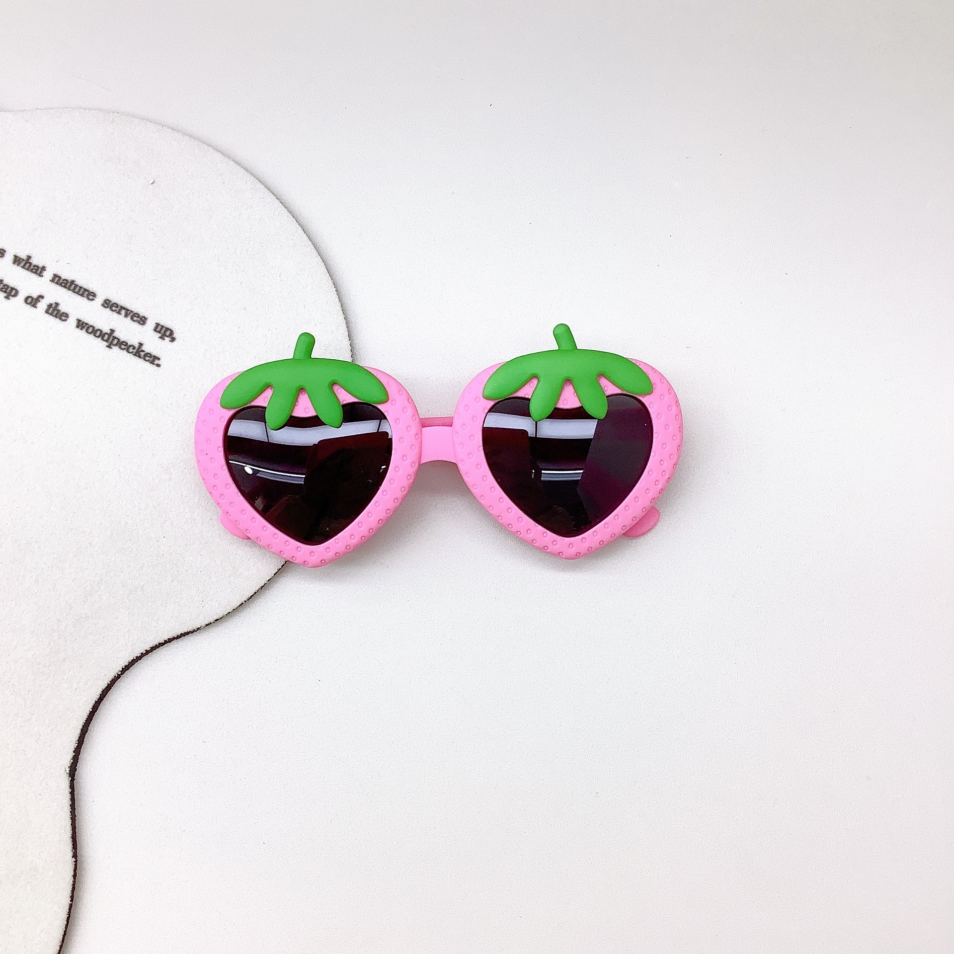 New Kids Sunglasses Cute Strawberry Girls Sunglasses Silicone Polarized Sun Protection Uv Protection Boys Glasses Tide