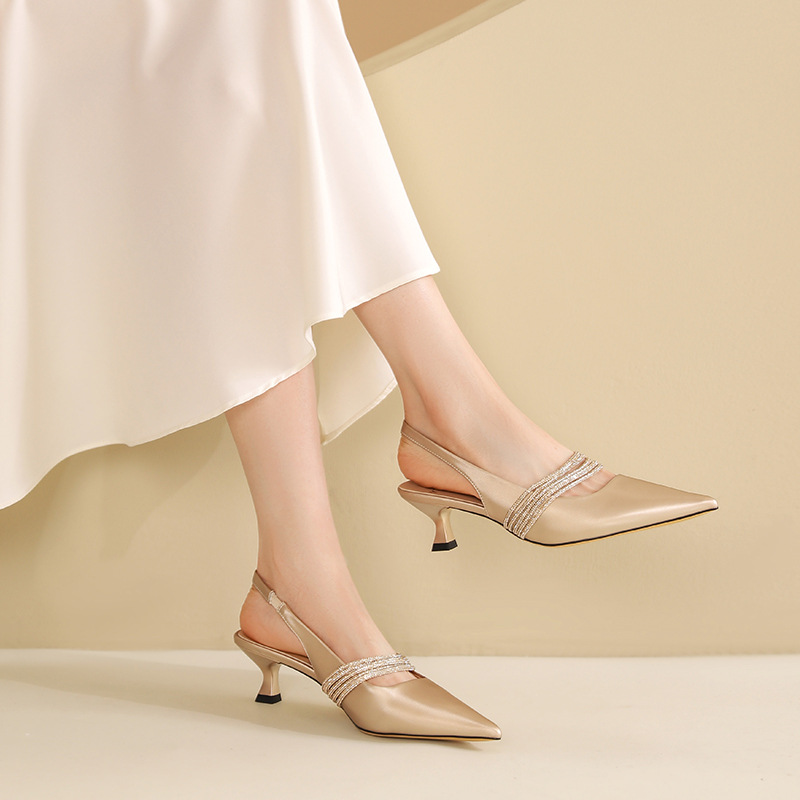 一代佳人2024年夏季新款尖头细跟凉鞋女水钻气质后空百搭699927