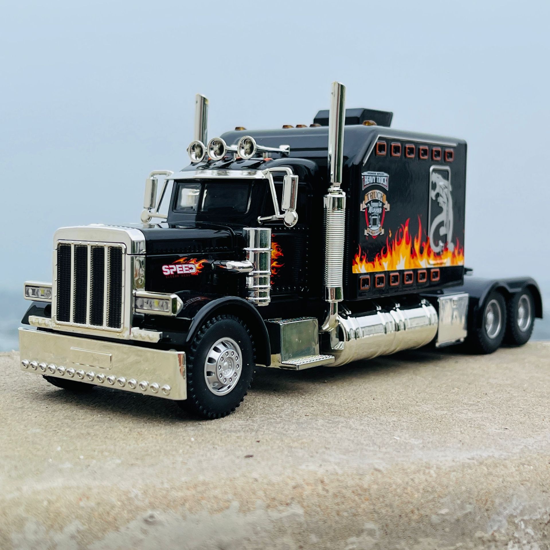 盒装1:24合金美式卡车拖车头模型回力声光玩具仿真金属车拖挂头