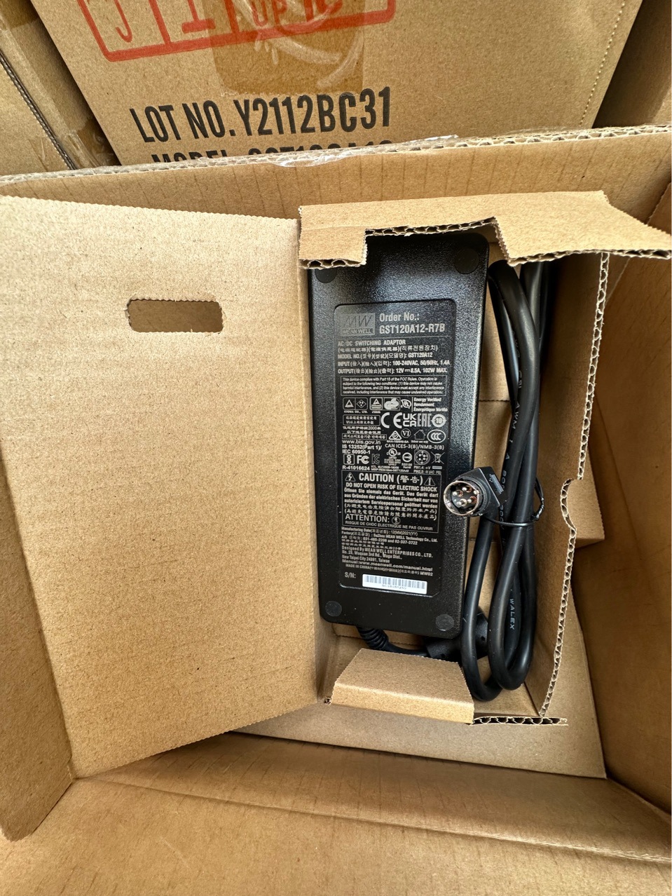 台湾明纬gst120a12-r7b 102w 12v8.