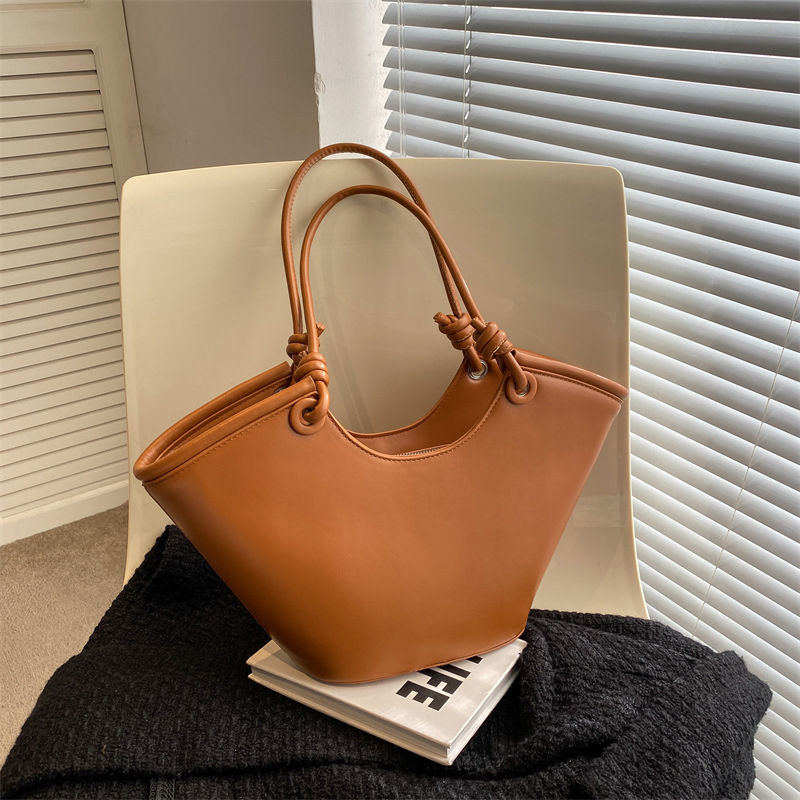 Stylish Good Texture 2023 New Niche Soft Leather Tote Women's Vegetable Basket Bucket Bag Portable Shoulder Underarm Bag