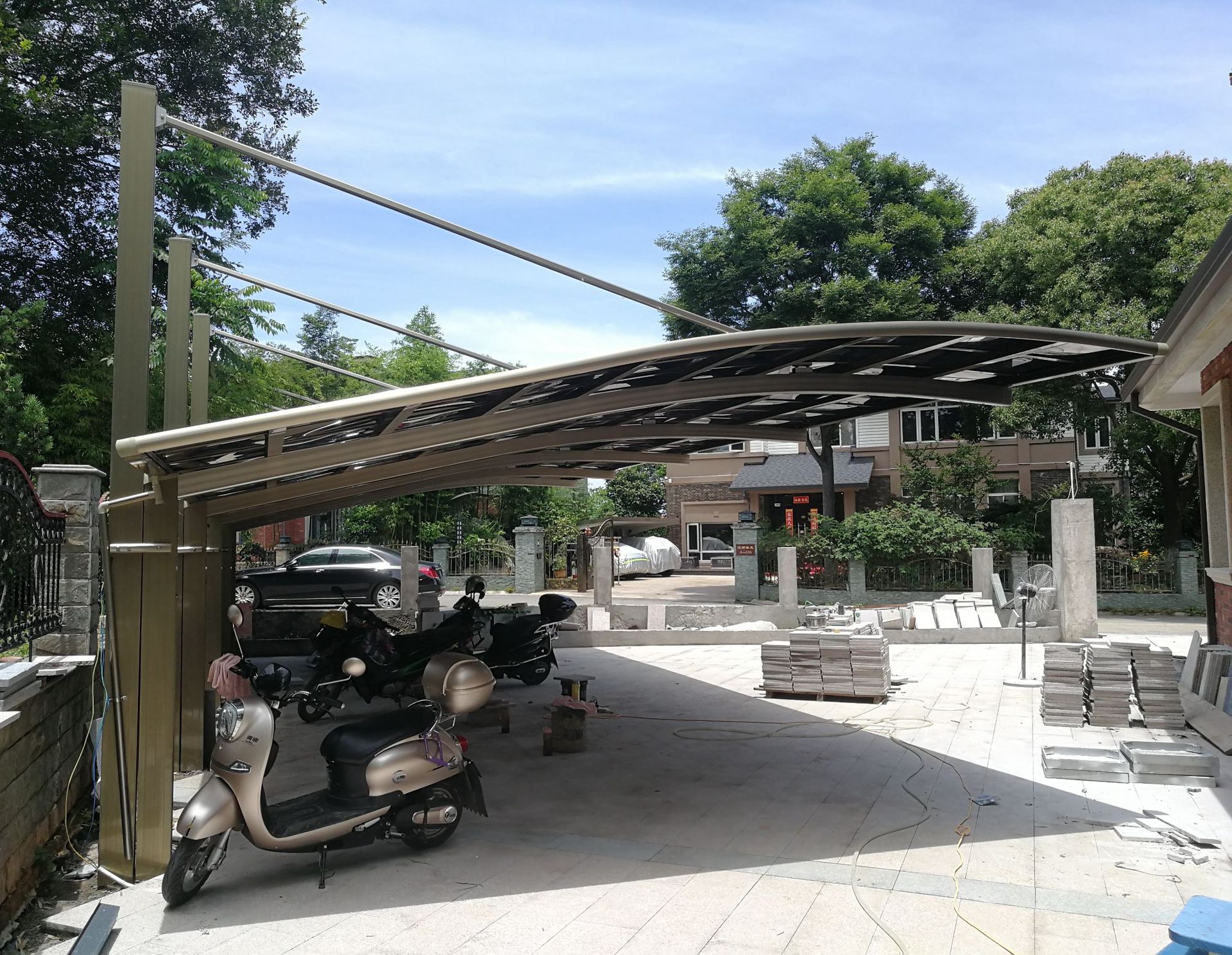无锡厂家别墅铝合金汽车棚庭院遮阳棚pc耐力板电动自行车充电车棚