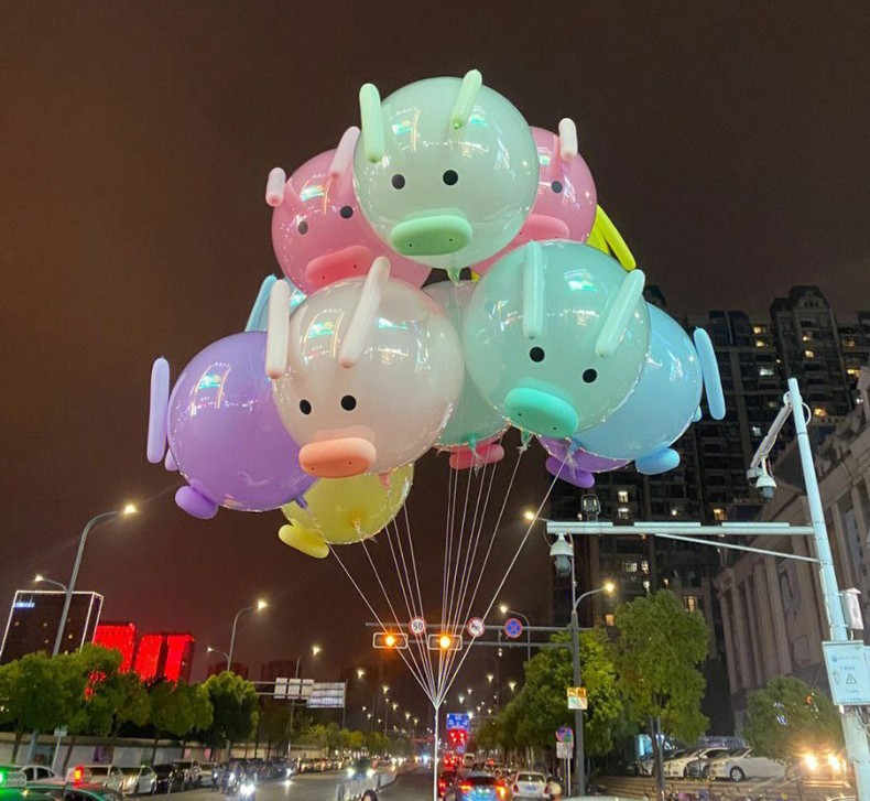 彩虹 飞天猪升空猪头气球飞天小粉猪多种颜色加厚猪猪气球批发